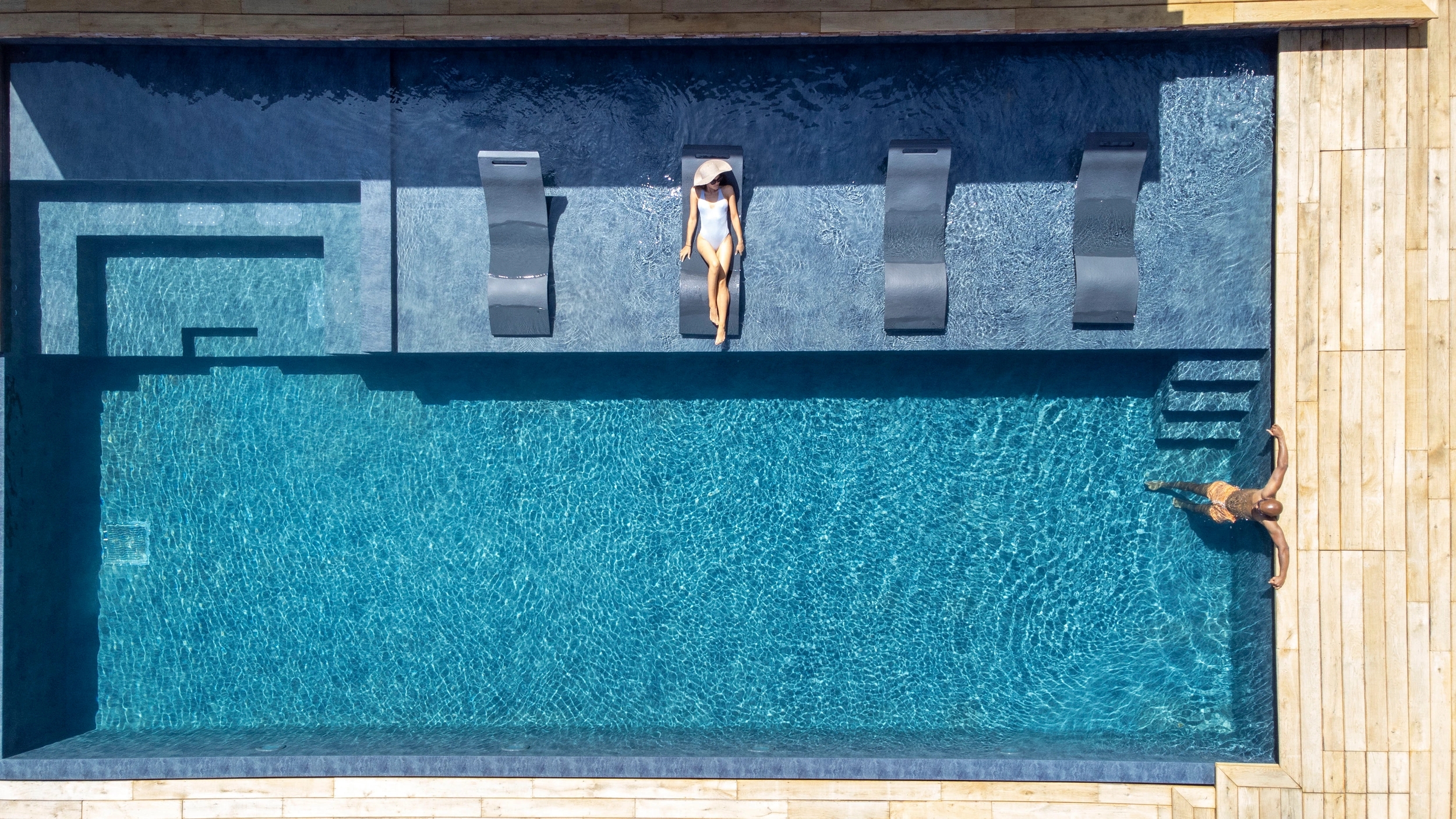 Equipement pour piscine avec piscine service 2A