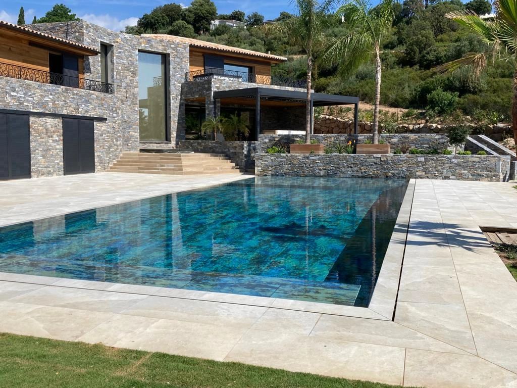 Installation de piscine miroir par Piscine Service 2A