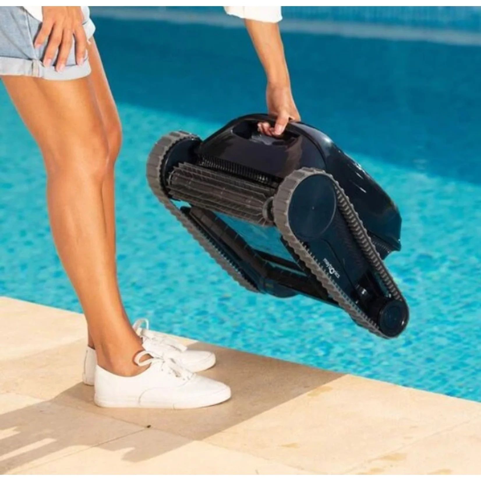 Robot nettoyeur pour piscine à Porto-Vecchio